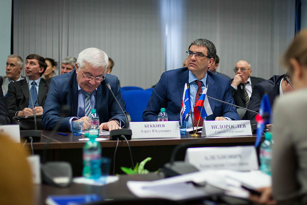 Azret Bekkiev i Sergej Nedoroslev.Zasedanie komiteta Sojuza mashinostroitelej po razvitiju mashinostroenija i kadrovogo potenciala